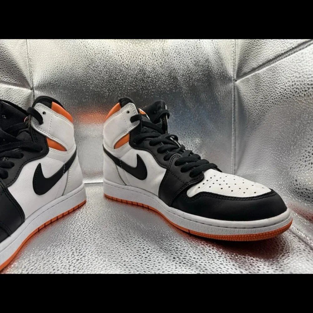 RARE 🚀 Size 11 - Jordan 1 Retro High Electro Orange‎ White Leather 555088-180